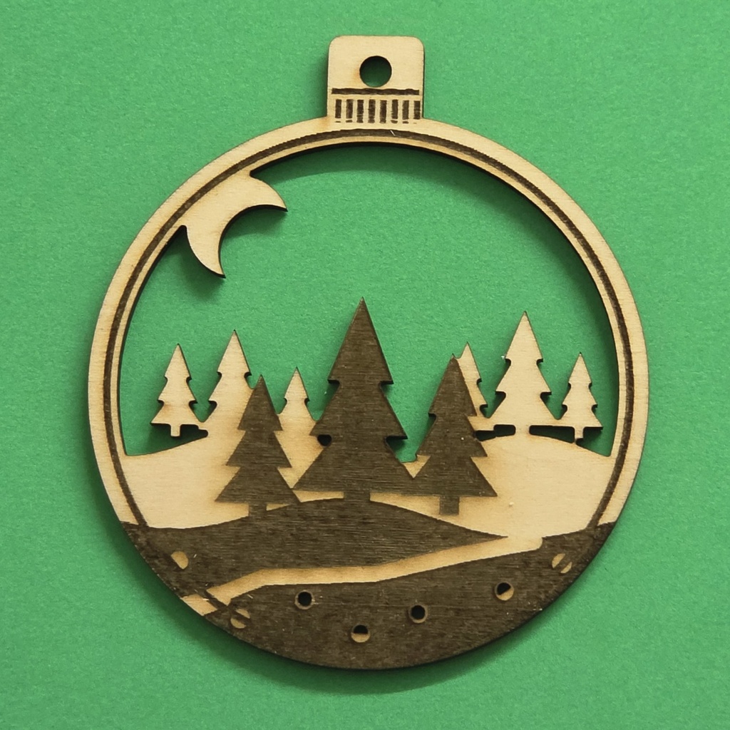 Bola navideña de madera · Bosque nevado